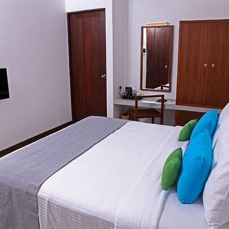 Blue Oceanic Beach Hotel 니곰보 외부 사진